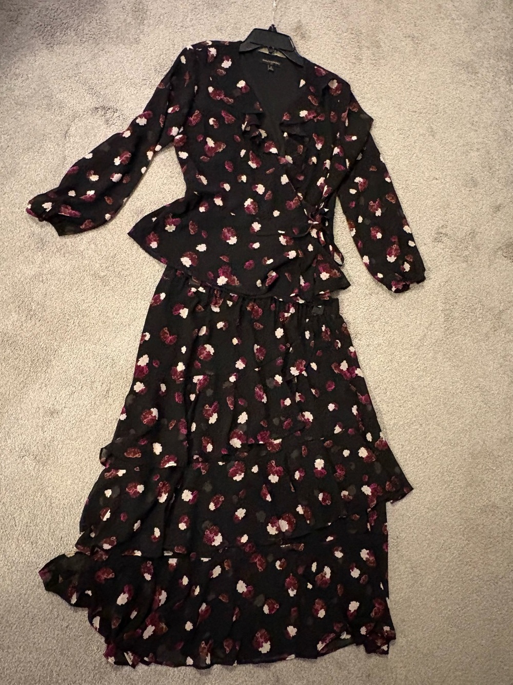 Banana Republic Wrap top with matching pull on skirt M